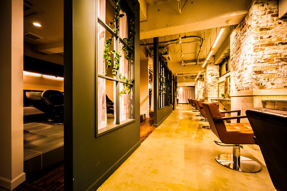 神奈川県 日焼けサロンをリノベーションした美容院
