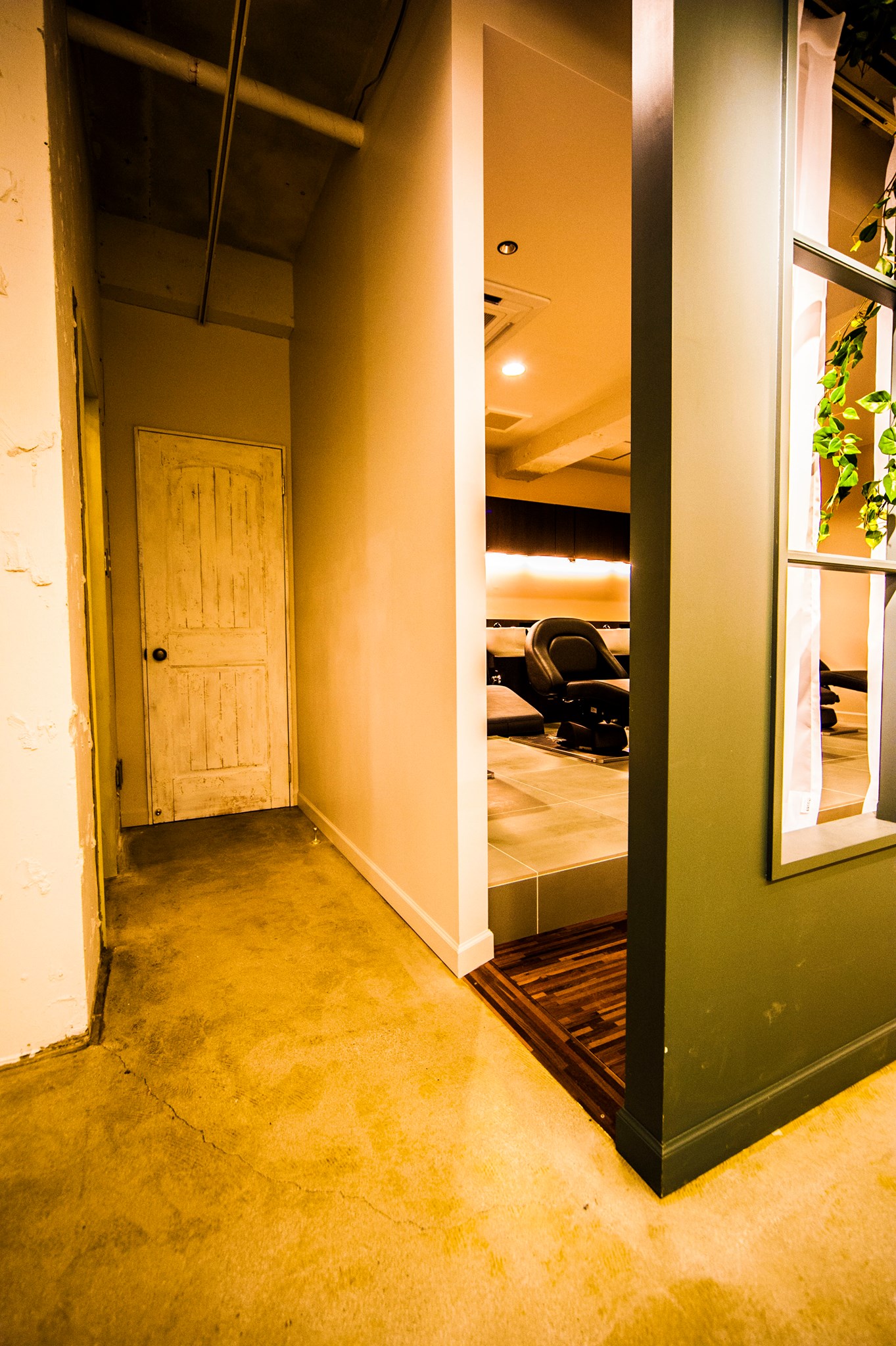 神奈川県 日焼けサロンをリノベーションした美容院