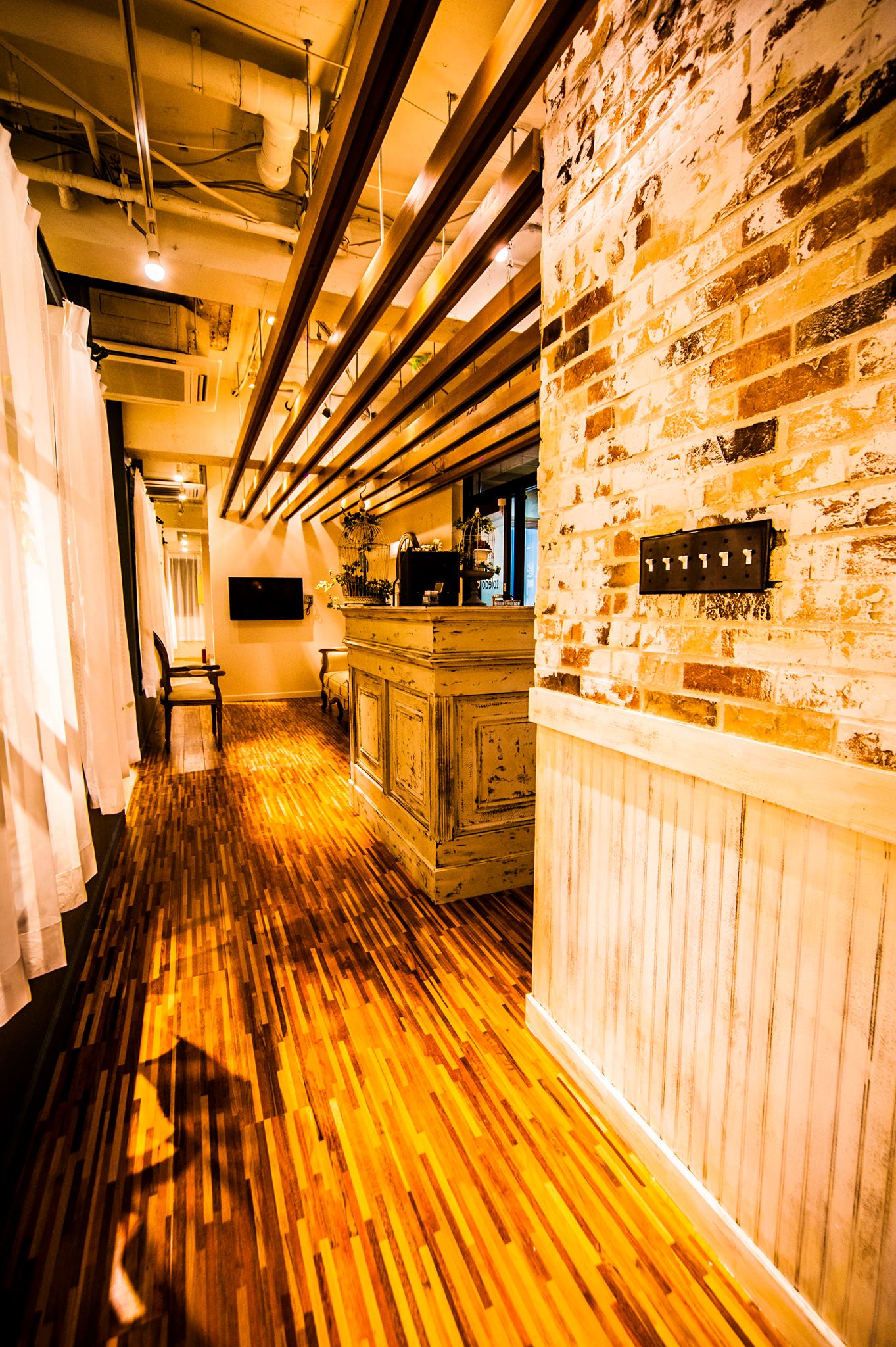 神奈川県 日焼けサロンをリノベーションした美容院