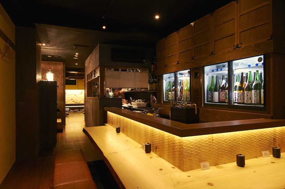 日本酒居酒屋内装デザイン／日本の伝統的技法を現代風に