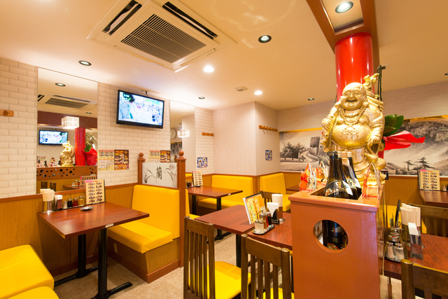 中華料理店カラーと装飾、小物で中国っぽさを演出した内装デザイン