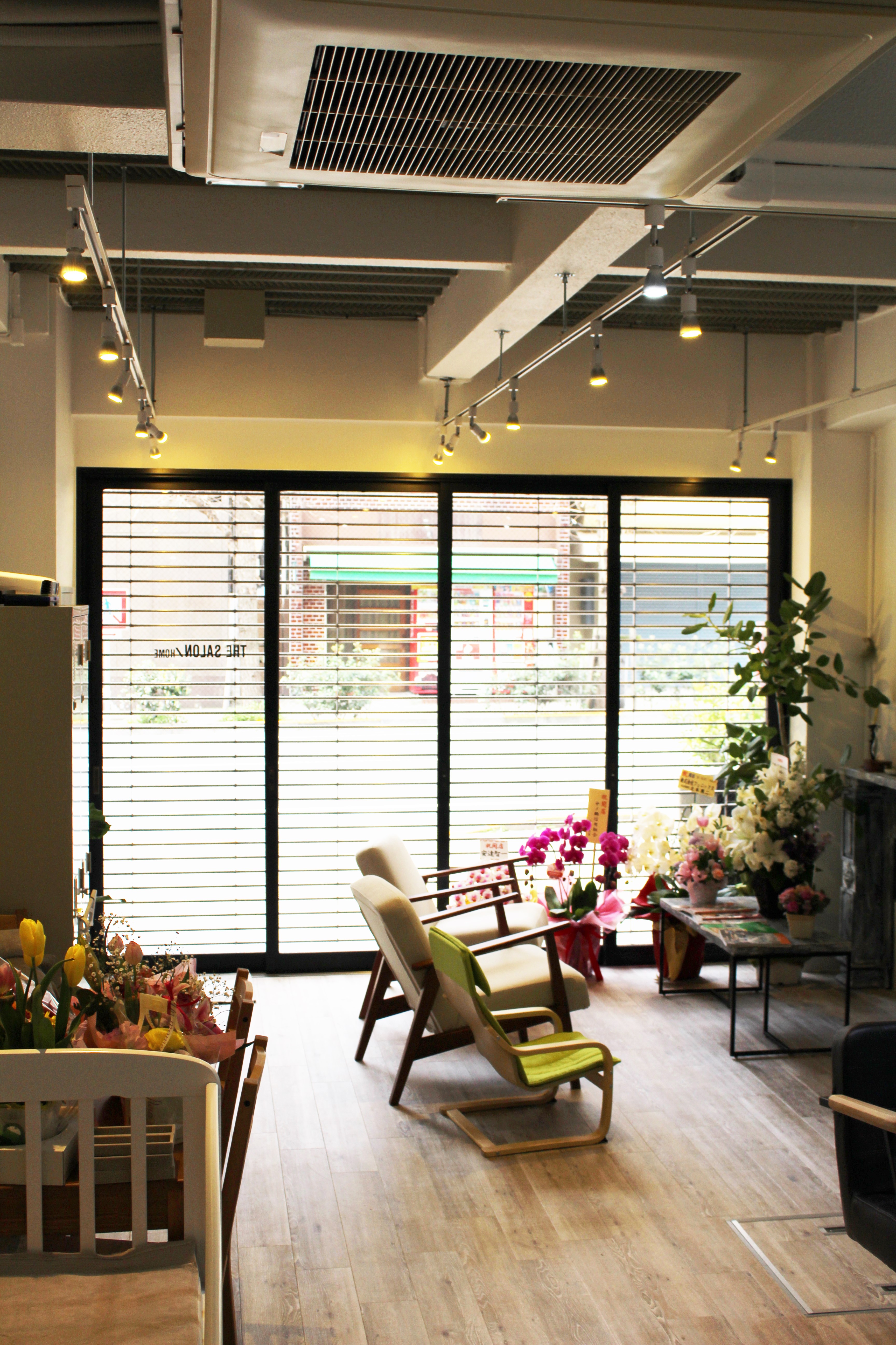 シンプル内装 美容院