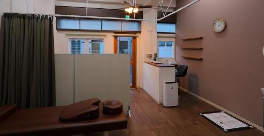 木のぬくもりを感じる整骨院