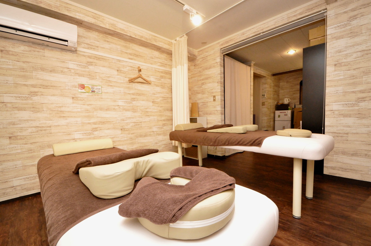 女性に好まれる落ち着いた雰囲気の整骨院